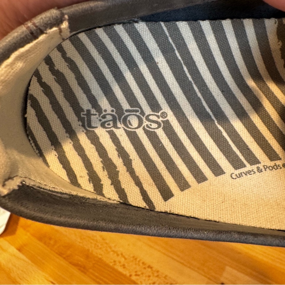 Taos Upward Sneaker Women Gray, Blue,Tan Leather Comfort minimalist Shoes Sz 6.5 - Picture 9 of 11